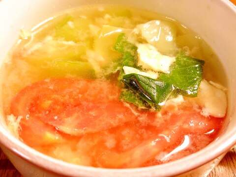 チンゲン菜とトマトの中華スープ